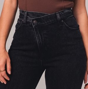 Abercrombie & Fitch The 90's Straight Ultra High Rise Jean ✨️NWT✨️